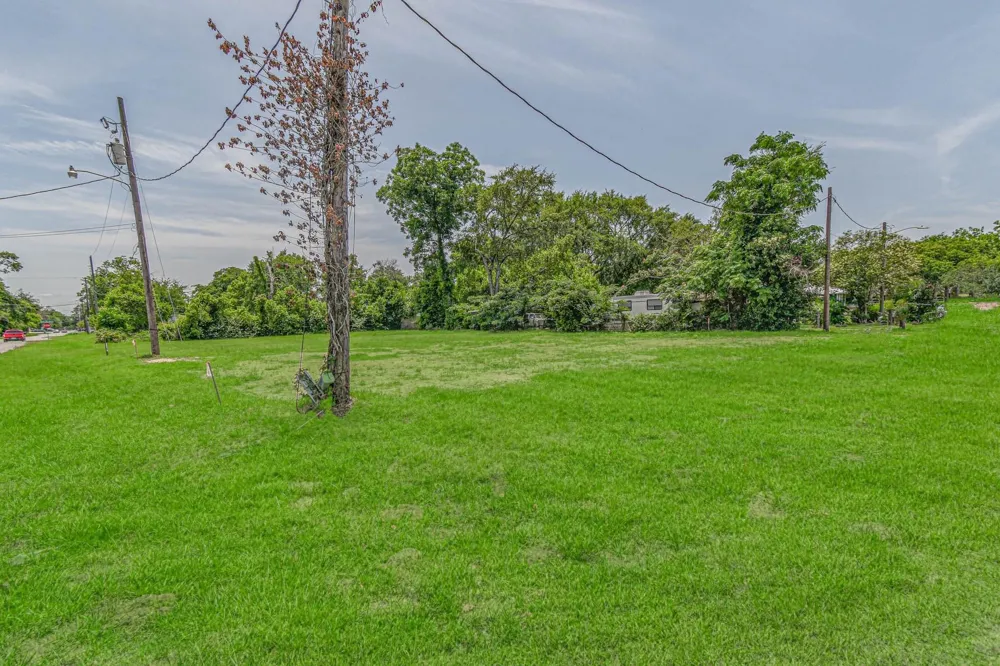 317 Woodson Street Willis, TX 77378