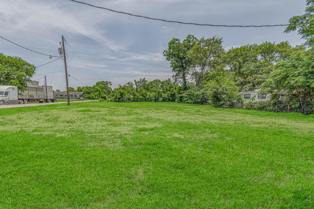 317 Woodson Street Willis, TX 77378