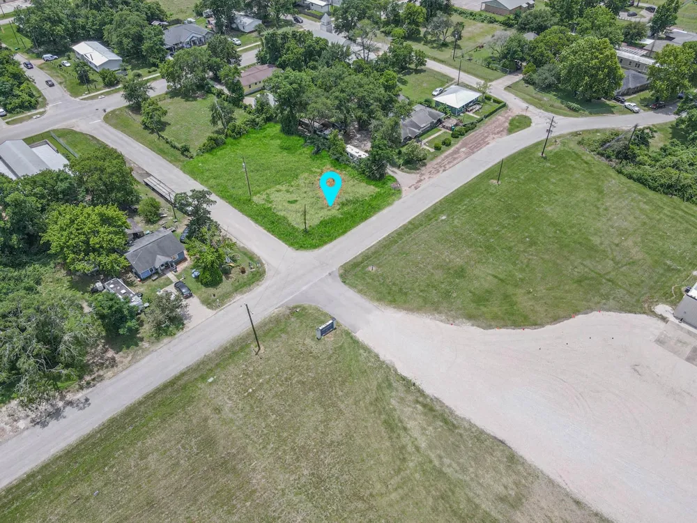 317 Woodson Street Willis, TX 77378