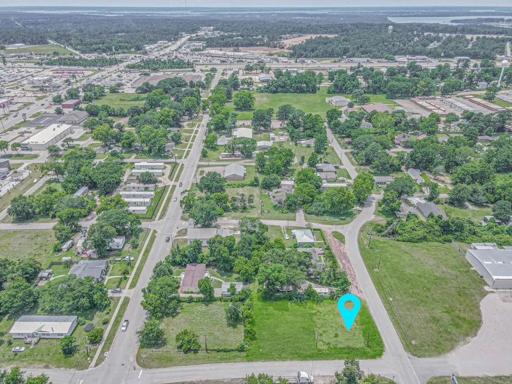 317 Woodson Street Willis, TX 77378