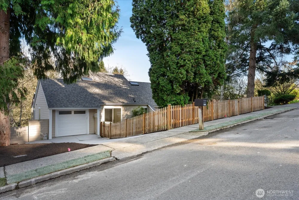 16018 36th Avenue NE Lake Forest Park, WA 98155