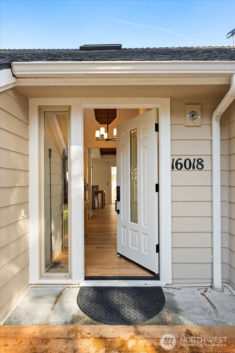 16018 36th Avenue NE Lake Forest Park, WA 98155