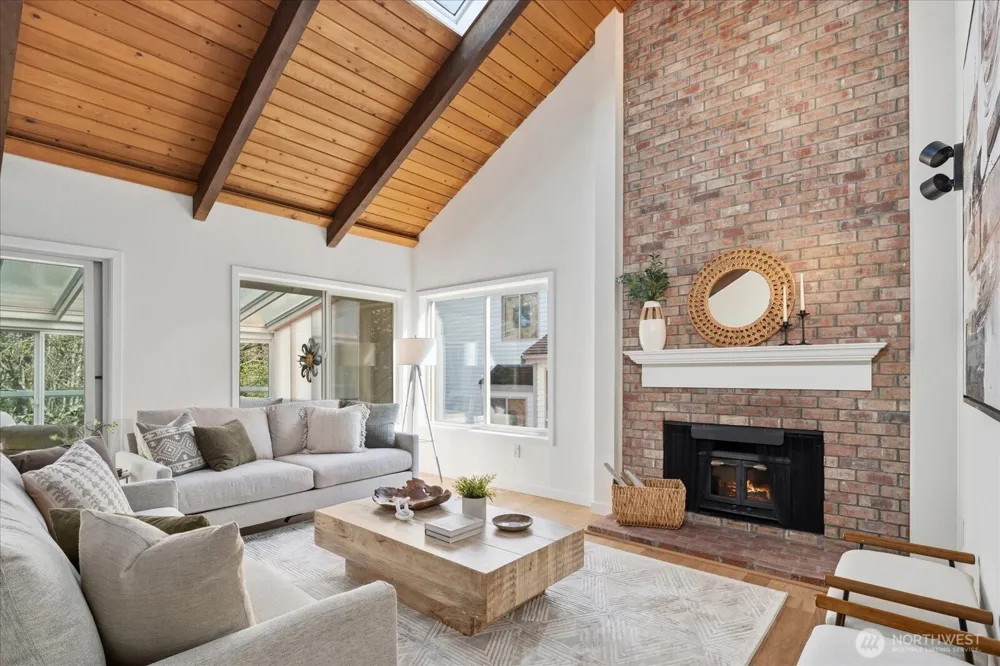 16018 36th Avenue NE Lake Forest Park, WA 98155