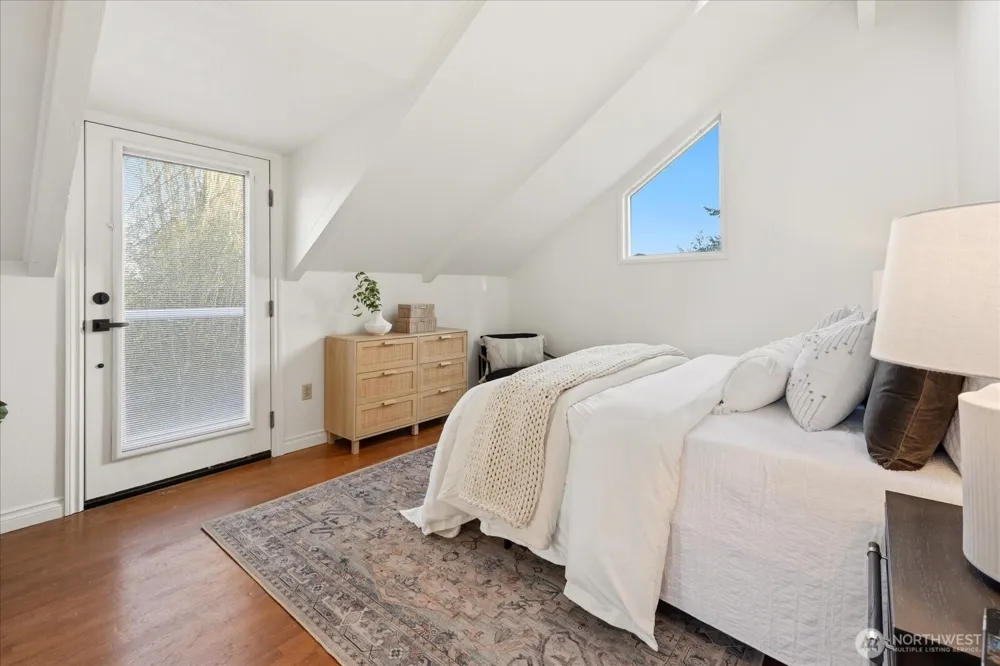 16018 36th Avenue NE Lake Forest Park, WA 98155