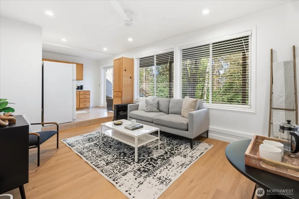 16018 36th Avenue NE Lake Forest Park, WA 98155
