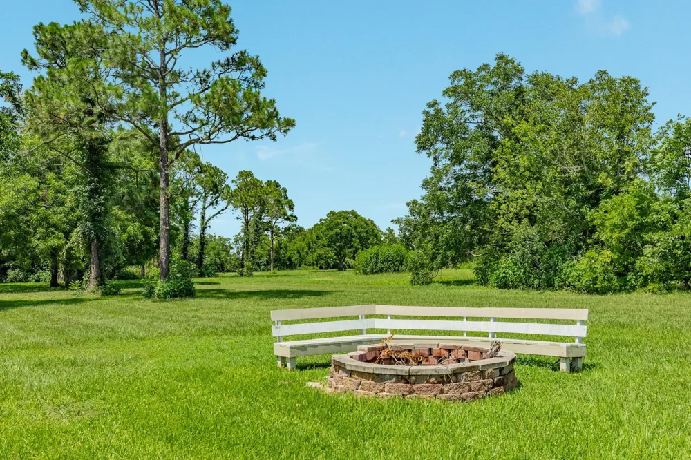 2910 County Road 519 Brazoria, TX 77422