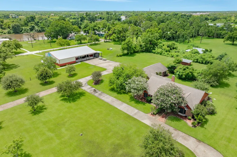 2910 County Road 519 Brazoria, TX 77422
