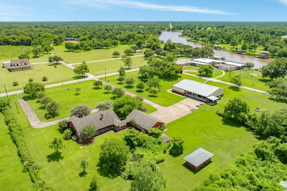 2910 County Road 519 Brazoria, TX 77422