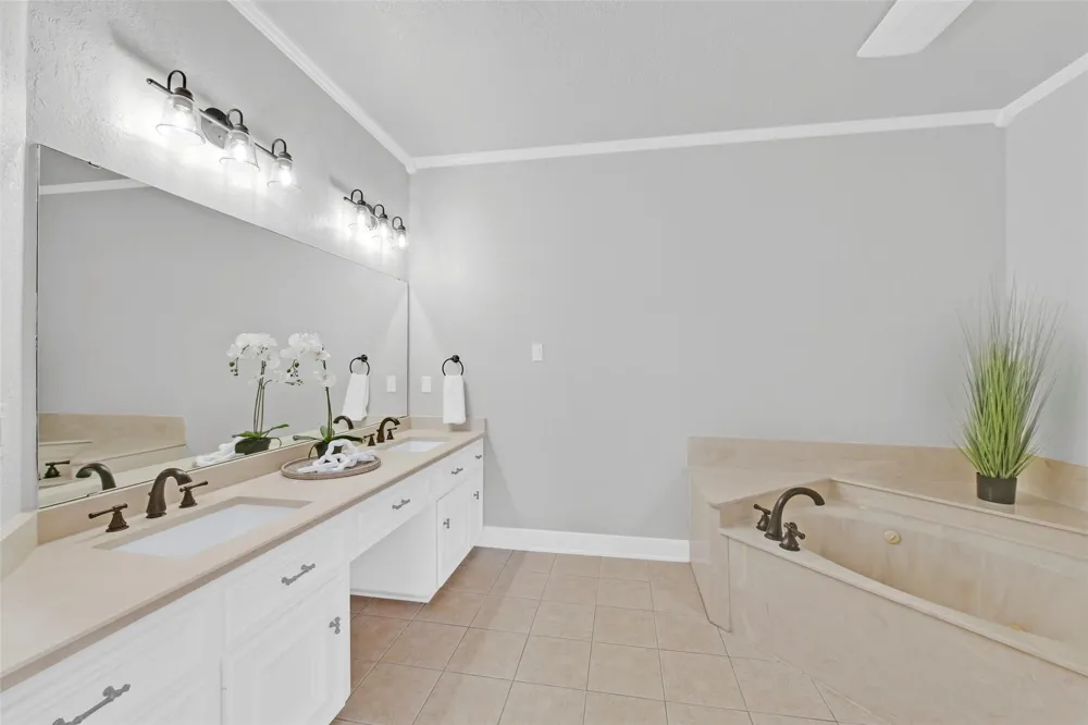 202 Victoria Way Friendswood, TX 77546