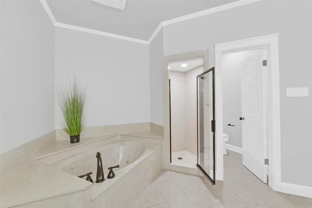 202 Victoria Way Friendswood, TX 77546