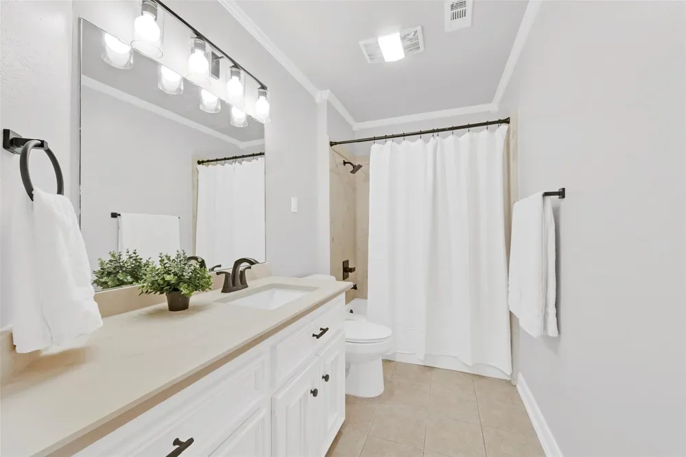 202 Victoria Way Friendswood, TX 77546