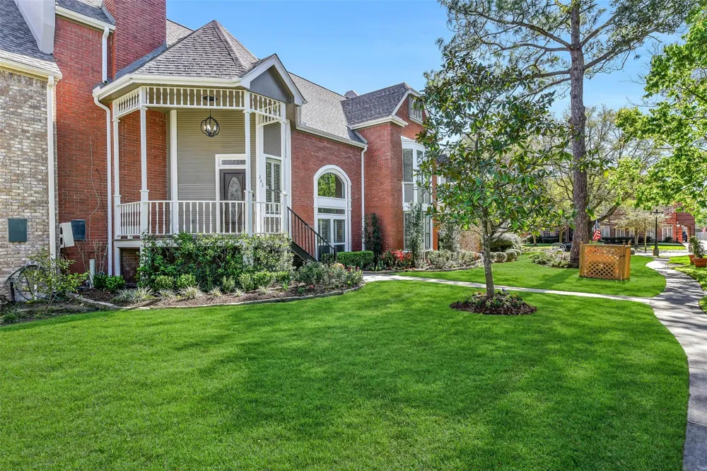 202 Victoria Way Friendswood, TX 77546