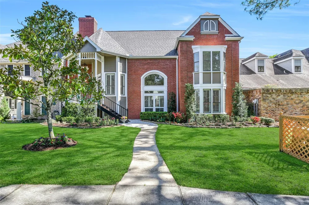 202 Victoria Way Friendswood, TX 77546