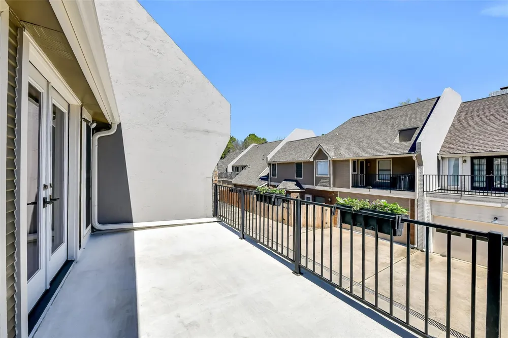 202 Victoria Way Friendswood, TX 77546