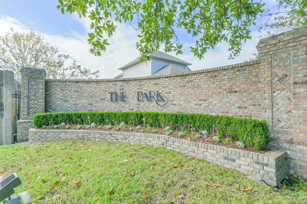 202 Victoria Way Friendswood, TX 77546
