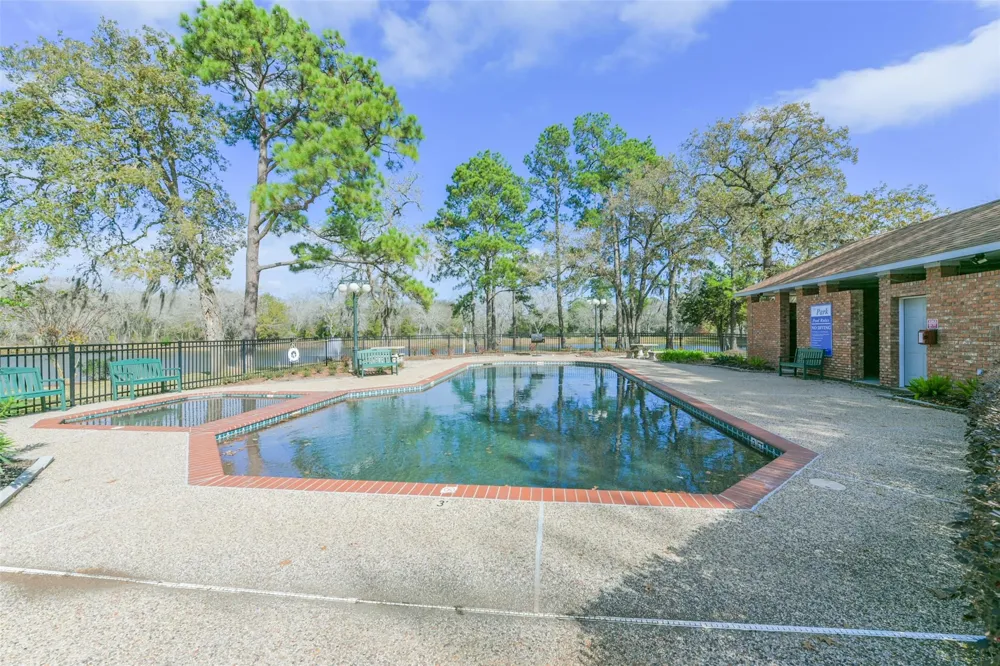 202 Victoria Way Friendswood, TX 77546