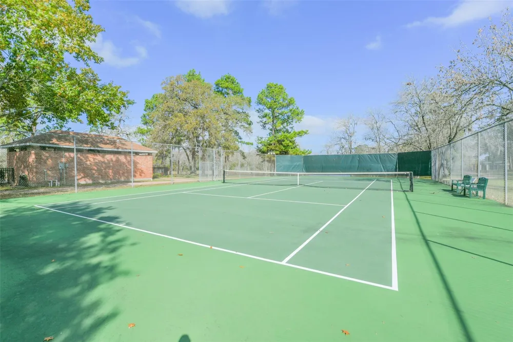 202 Victoria Way Friendswood, TX 77546