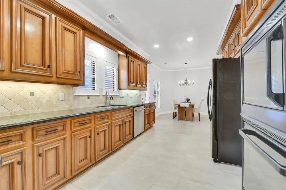 202 Victoria Way Friendswood, TX 77546