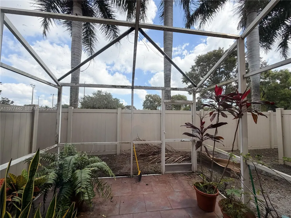 2323 SW 85Way Miramar, FL 33025