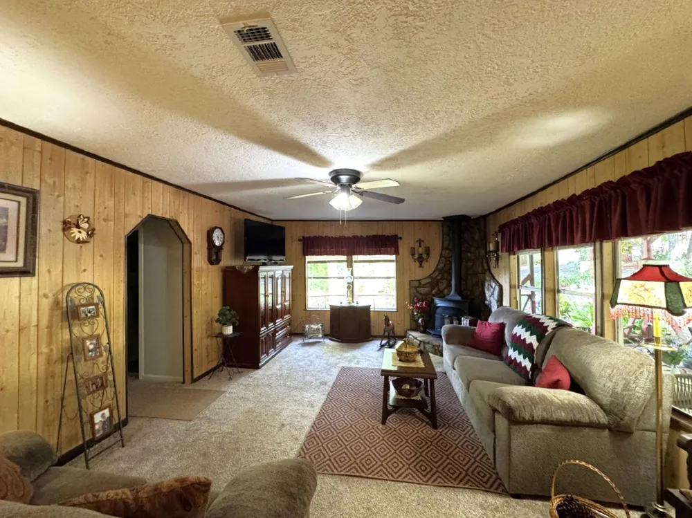 624 County Road 3180 Colmesneil, TX 75938