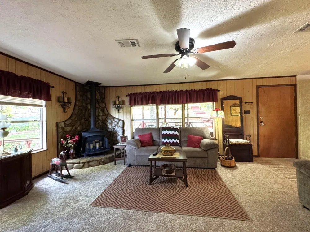 624 County Road 3180 Colmesneil, TX 75938