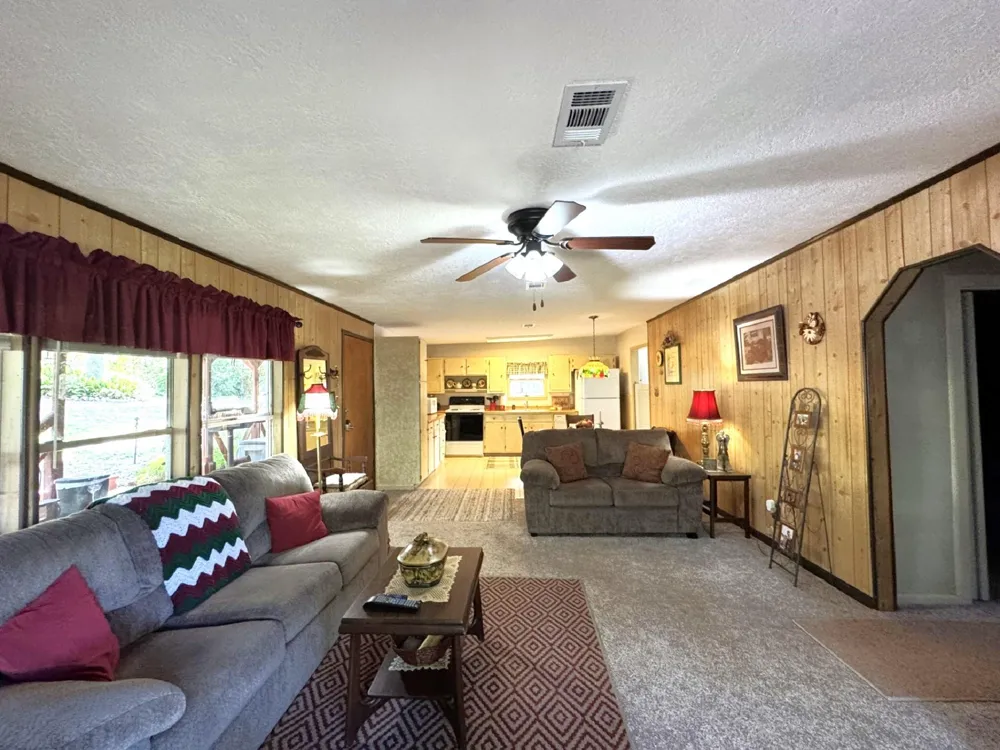 624 County Road 3180 Colmesneil, TX 75938