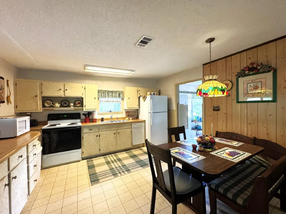 624 County Road 3180 Colmesneil, TX 75938