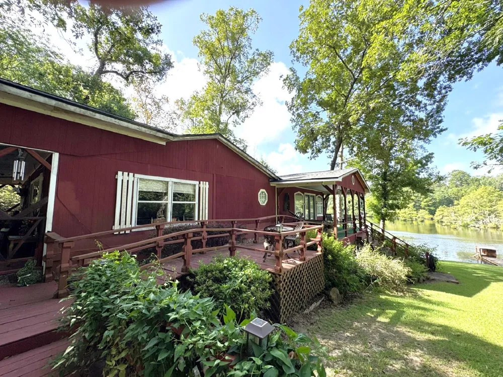624 County Road 3180 Colmesneil, TX 75938