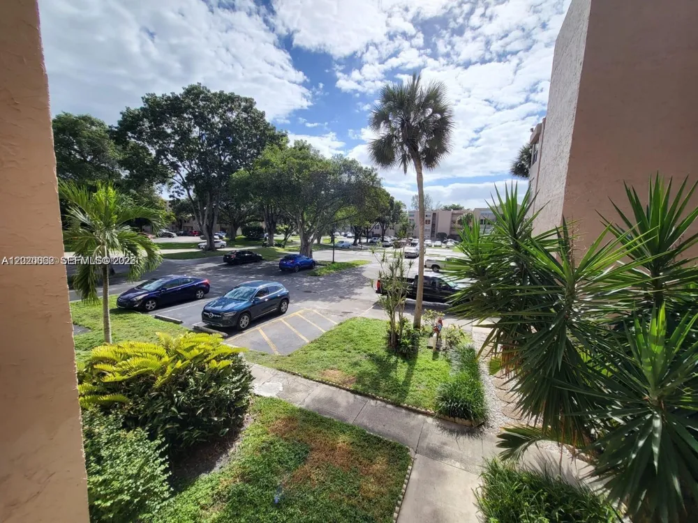 9440 Live Oak Pl #201 Davie, FL 33324