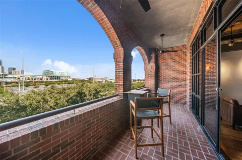 505 Bastrop Street #402