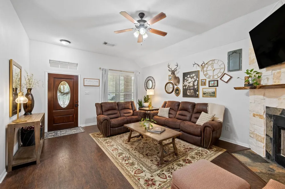 11366 Glenforest Dr Montgomery, TX 77356
