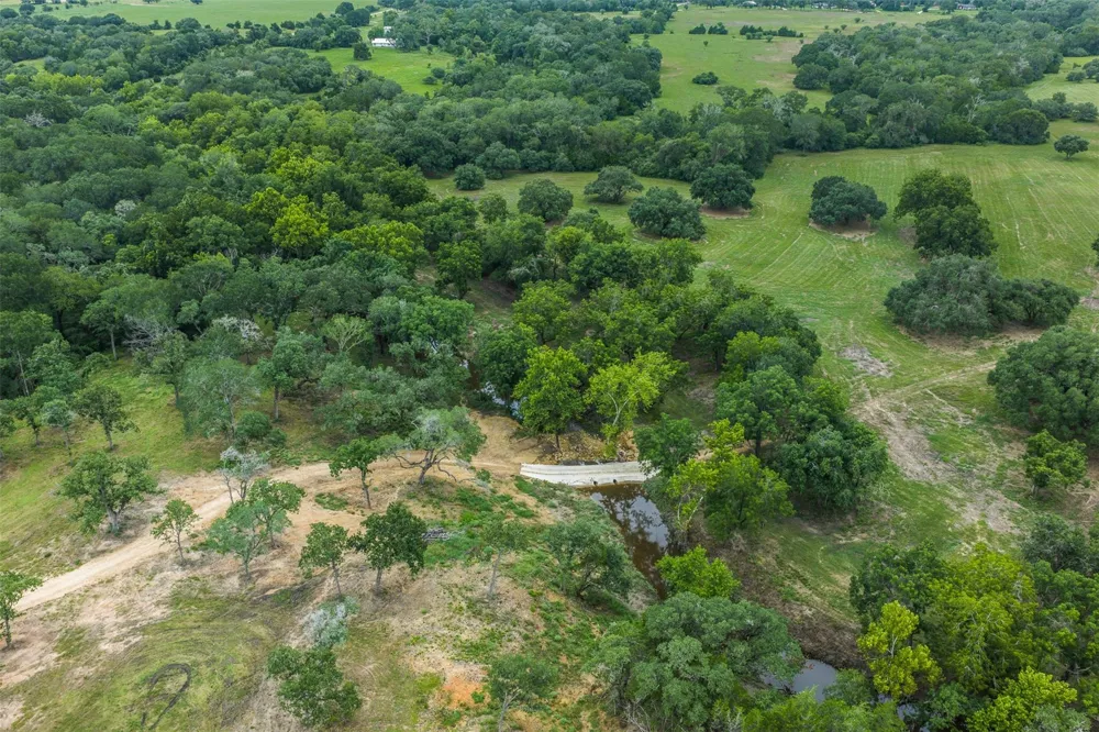 1916 Cr 201 Weimar, TX 78962