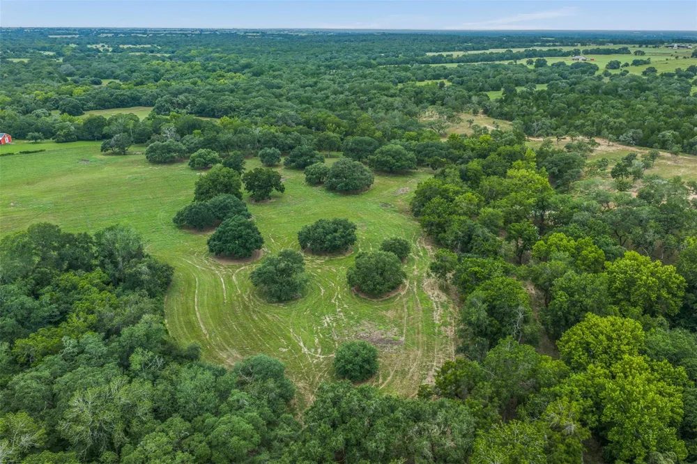 1916 Cr 201 Weimar, TX 78962