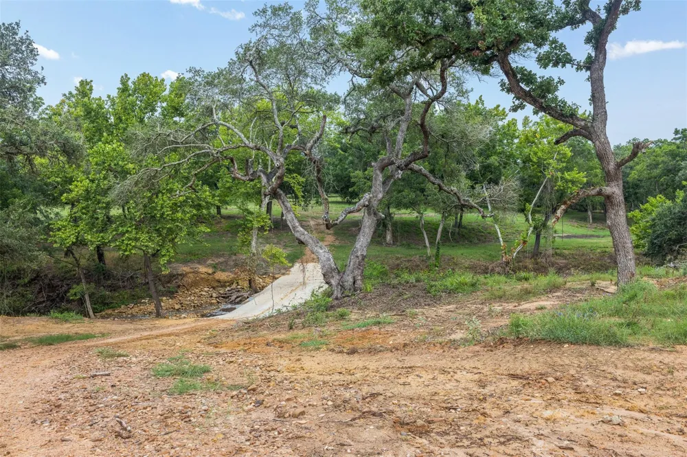 1916 Cr 201 Weimar, TX 78962