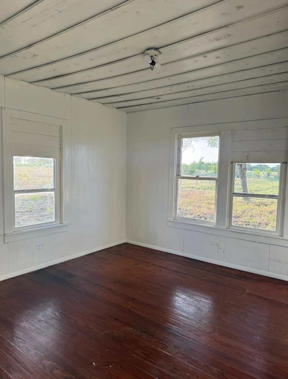 624 Berger Road Schulenburg, TX 78945