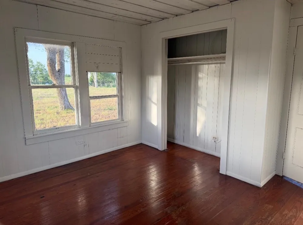 624 Berger Road Schulenburg, TX 78945