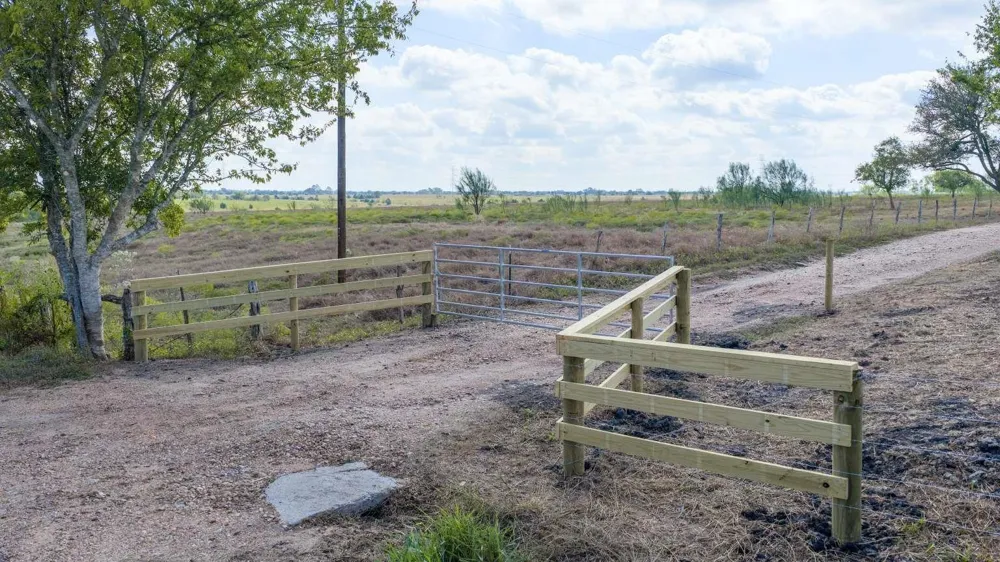 624 Berger Road Schulenburg, TX 78945