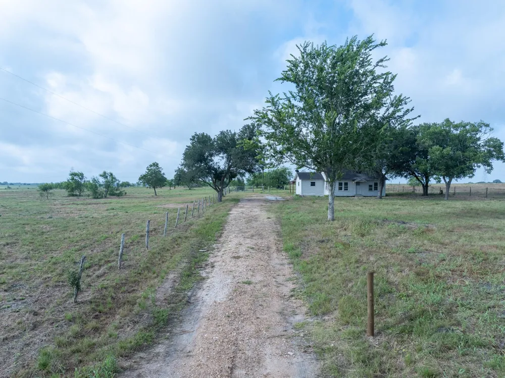 624 Berger Road Schulenburg, TX 78945