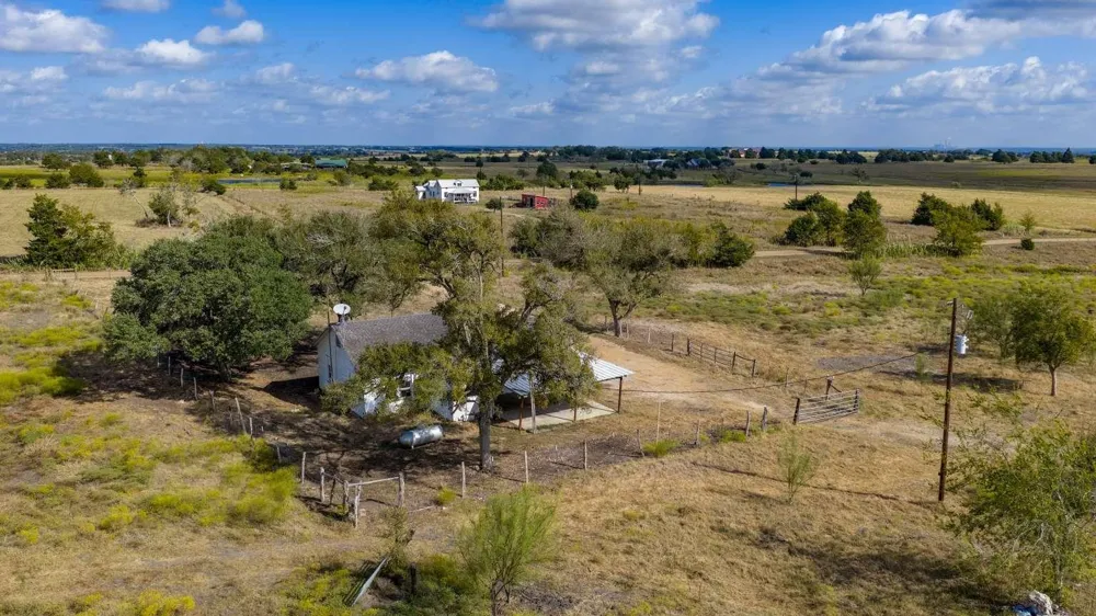 624 Berger Road Schulenburg, TX 78945