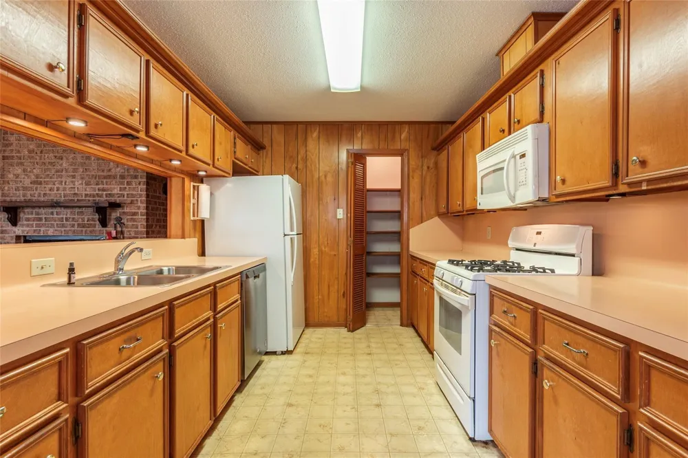 631 E Shore Drive Clear Lake Shores, TX 77565