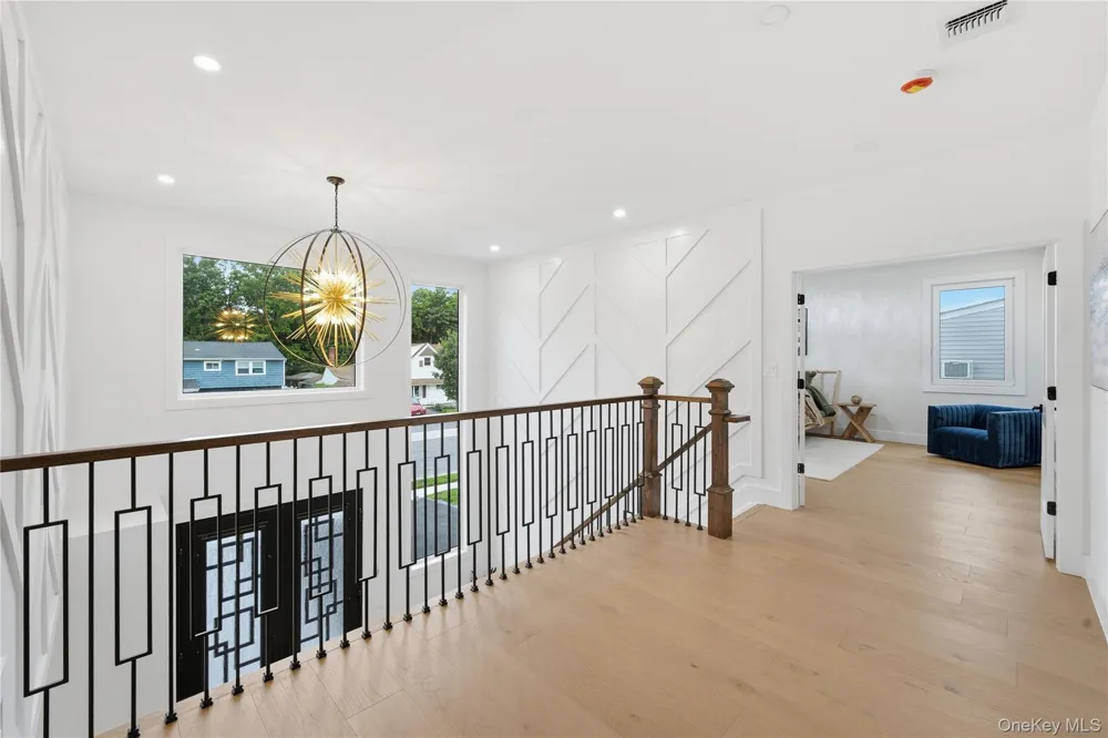 182 Friends Lane Westbury, NY 11590