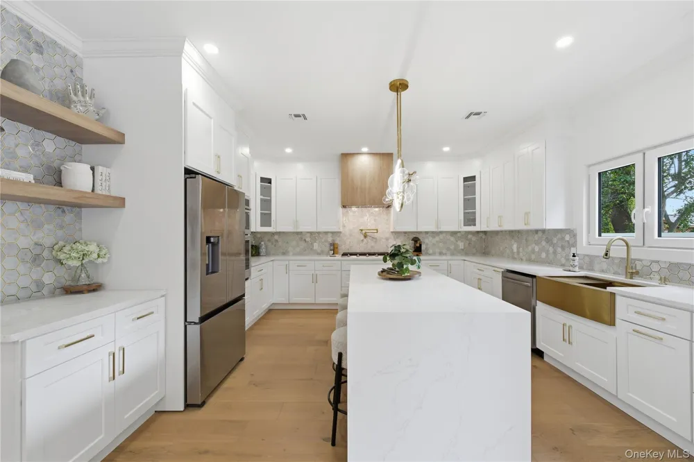 182 Friends Lane Westbury, NY 11590