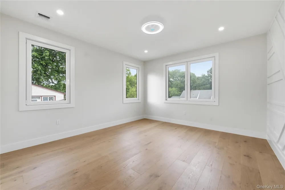 182 Friends Lane Westbury, NY 11590