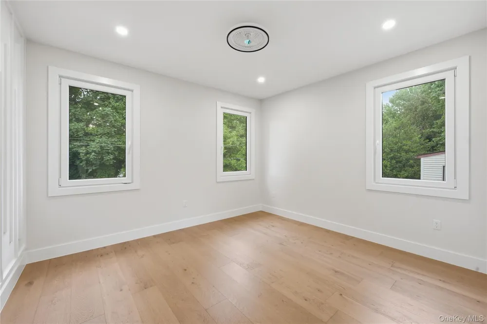 182 Friends Lane Westbury, NY 11590