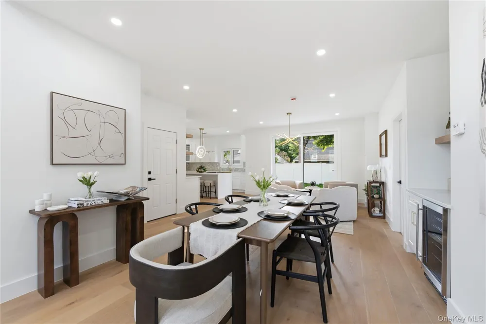 182 Friends Lane Westbury, NY 11590