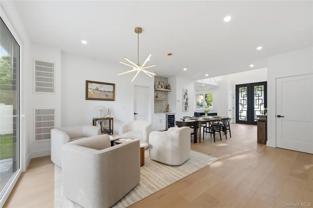 182 Friends Lane Westbury, NY 11590