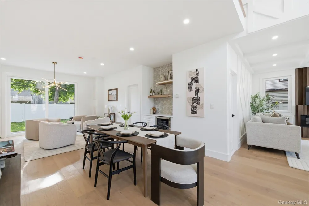 182 Friends Lane Westbury, NY 11590