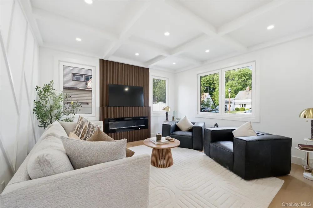 182 Friends Lane Westbury, NY 11590