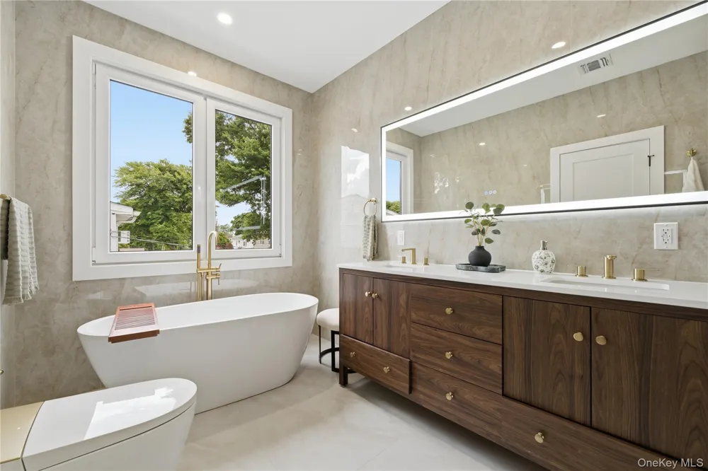 182 Friends Lane Westbury, NY 11590