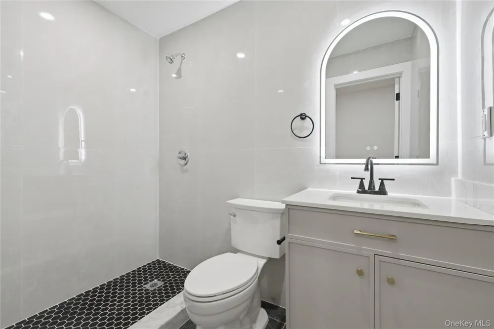 182 Friends Lane Westbury, NY 11590